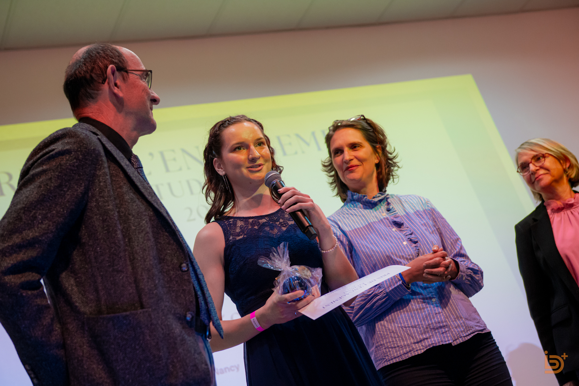 Remise du prix de l'engagement étudiant à Lorène THIRIOT, étudiante à l'Université de Lorraine