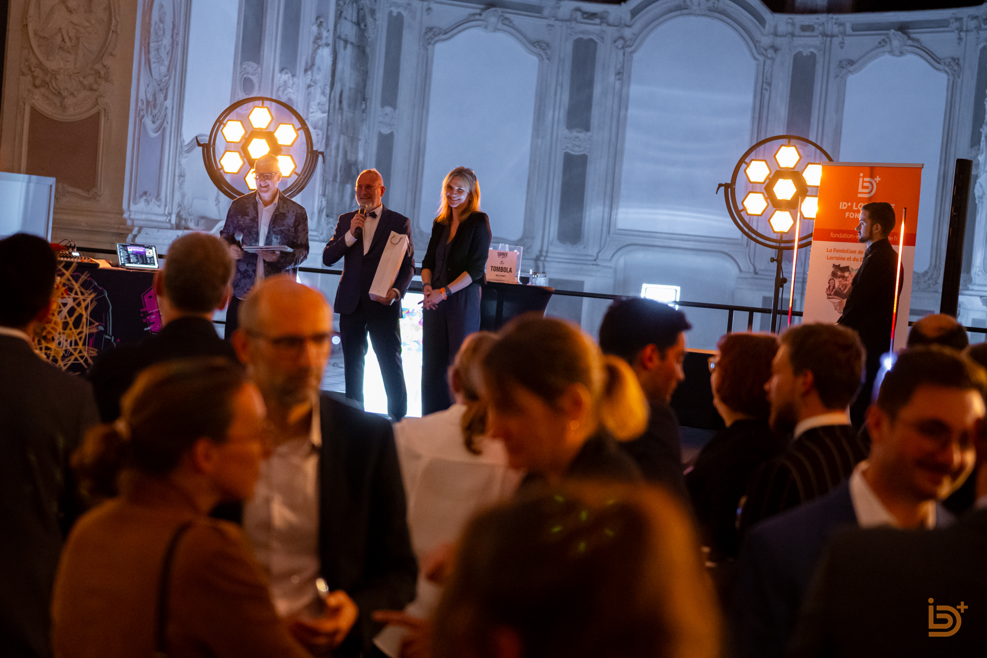 Remise du Saint-Nicolas d'Emmanuel PERRIN, avec Marie-Alice SKAPER, directrice générale du CERFAV
